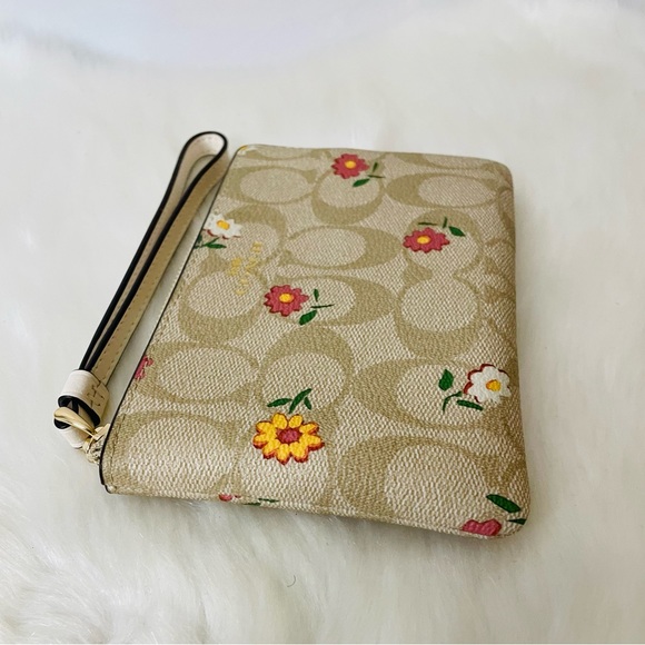 NWT Coach Ditsy corner Zip Wristlet In Signature Canvas - Picture 5 of 8